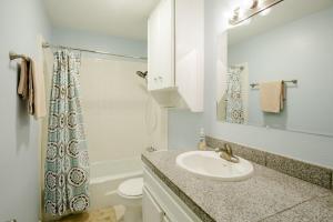 Beautiful Two Bed Central Austin Condo