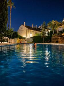 Luxury Golden Mile Townhouse Saltwater Pools, Walk to the Beach