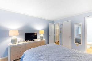 One Block to the Beach Perfectly Located Condo with AC Balcony Shared Pool