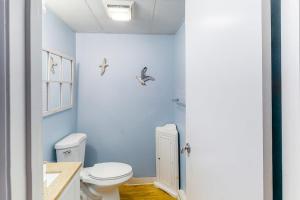 One Block to the Beach Perfectly Located Condo with AC Balcony Shared Pool
