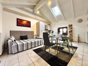 Sole Luna Your Nest within walking distance of the Lake