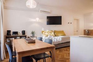 Metro Explorer 1BR near Hospital & Metro Baquedano