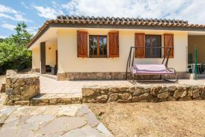Ampia villetta con giardino a 5 minuti dal mare- Casa Janas