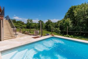 Holiday Home Oliti with Pool