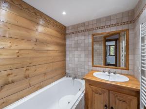 Appartement skis aux pieds, 3 chambres, Courchevel 1850 - FR-1-564-26