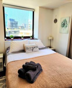 El Golf Floor 10 Costanera Center and views of the MUT