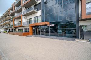 Vik Lakefront Oasis - Beachfront Apartment with Sunset Balcony & Elevator