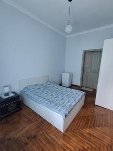 Nutsa House