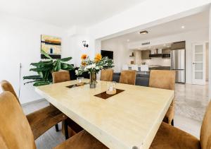 Luxury 3-BD penthouse with a private swimming pool