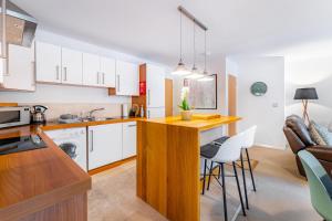 2 Bed in Windermere oc-lr024
