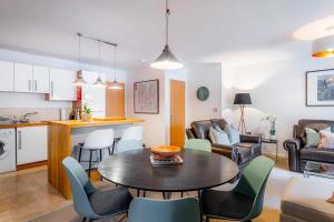 2 Bed in Windermere oc-lr024