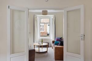 Park Crescent - Quaint Victorian Home With Free Parking