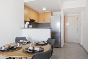 Apartamento ático con solárium a 5 min de la playa y vistas al mar