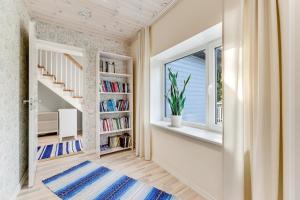 3 BR Family Home with huge Garden & free Parking