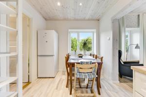 3 BR Family Home with huge Garden & free Parking