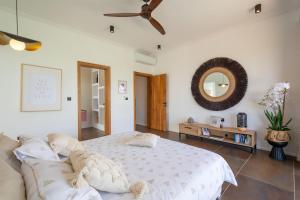 Luxury Oasis with Infinity Pool & Golf Course View