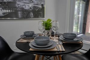 Luxury Toronto Stay with BBQ, Gazebo, Games & Parking