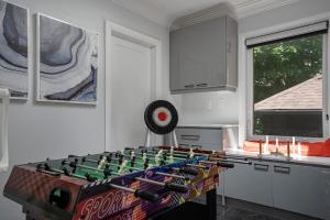Luxury Toronto Stay with BBQ, Gazebo, Games & Parking