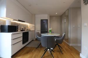 Central Skopje - Stylish 1BR with 2 Balconies - View & Free Parking