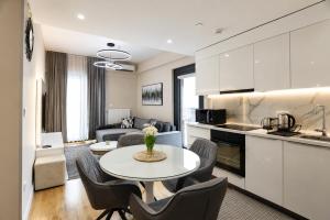 Central Skopje - Stylish 1BR with 2 Balconies - View & Free Parking
