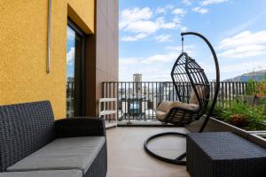 Central Skopje - Stylish 1BR with 2 Balconies - View & Free Parking