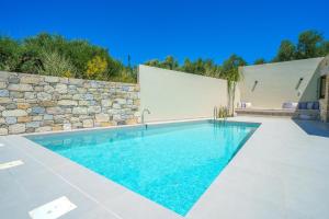 PETRONILA exclusive Living