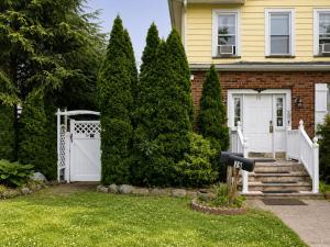10 Mins to MetLife Rutherford Home Unit