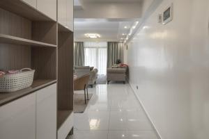Cozy Apartment 2 Beds 2BA Walkable to Sarit Centre and Westgate Mall