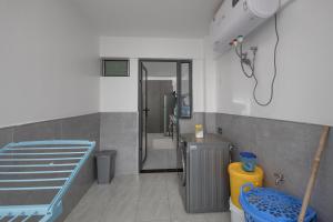 Cozy Apartment 2 Beds 2BA Walkable to Sarit Centre and Westgate Mall