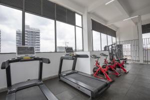 Cozy Apartment 2 Beds 2BA Walkable to Sarit Centre and Westgate Mall