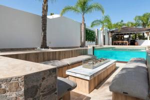 6BR Luxury Villa with Infinity Pool
