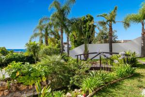 6BR Luxury Villa with Infinity Pool