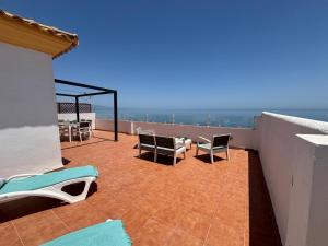Beachfront penthouse with terrace in Sabinillas