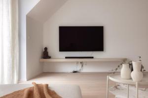 Sunny duplex penthouse, close to beach, parking