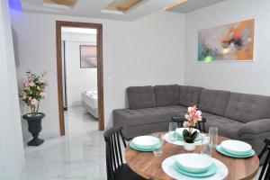 Luxury Sea Apartment - 2 Bedrooms - Big Balcony