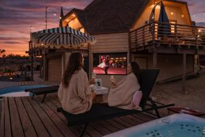 Dome Retreat Epic Views Karaoke Cold Plunge