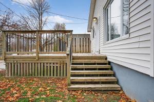Spacious 5BR Home 2 Kitchens Sleeps 10 Near UNB