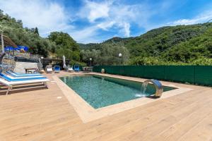 Casa LUCI con piscina privata tra Mare e Ulivi