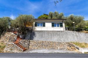 Casa LUCI con piscina privata tra Mare e Ulivi