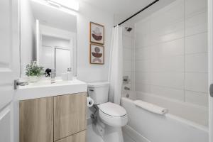 Chic Downtown Studio Steps to Yonge & Dundas