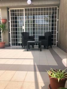 Room with independent access and private bathroom