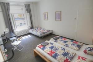 Private Room for 4, Free Parking, Main Train Station, Walk Everywhere