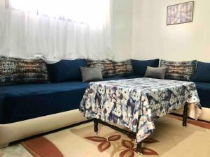 Appartement avec patio au centre ville, bien équipé, Fibre haut débit