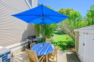 Brewster townhouse near beach & golf