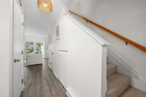 Brewster townhouse near beach & golf