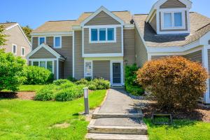Brewster townhouse near beach & golf