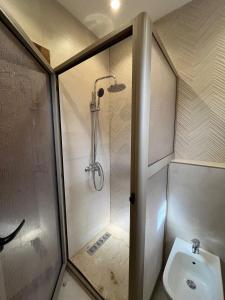 The Urban Chic Retreat , 2BR with WiFi and AC