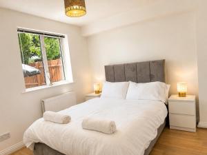 Spacious Family Home with Garden & Parking