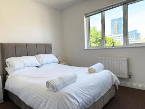 Spacious Family Home with Garden & Parking