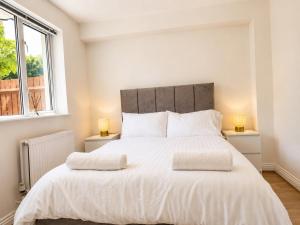 Spacious Family Home with Garden & Parking